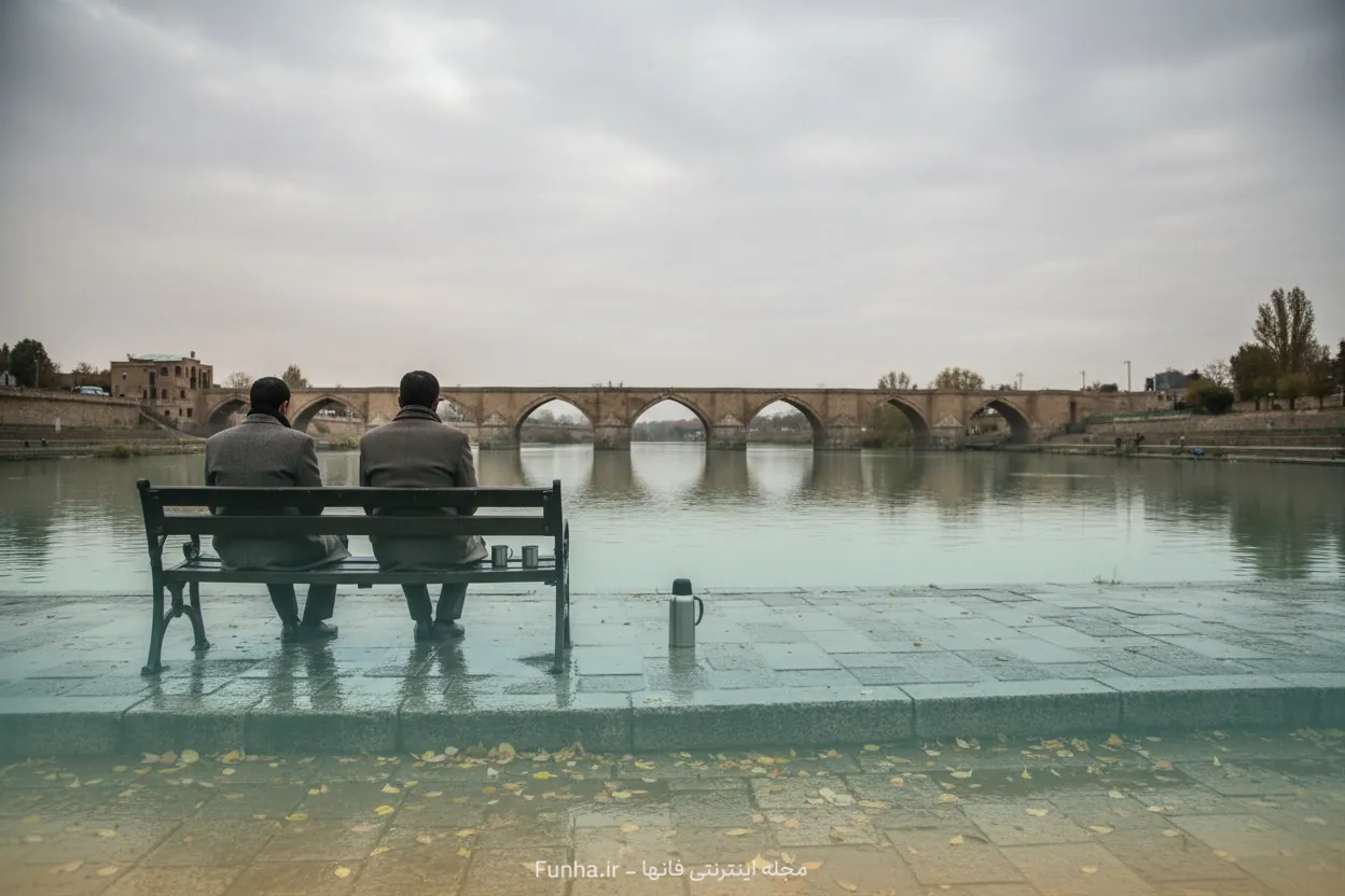 متن سنگین غمگین و تیکه دار کنایه آمیز مفهومی برای استوری